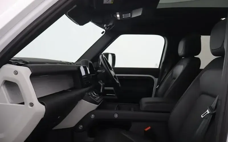 Usado Land Rover Defender HSE Dynamic 249 HP (183 kW) 2025 SUV