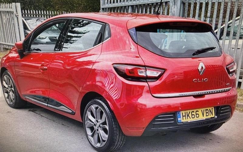 Usado Renault Clio IV Dynamique 2016 Vermelho Citadino