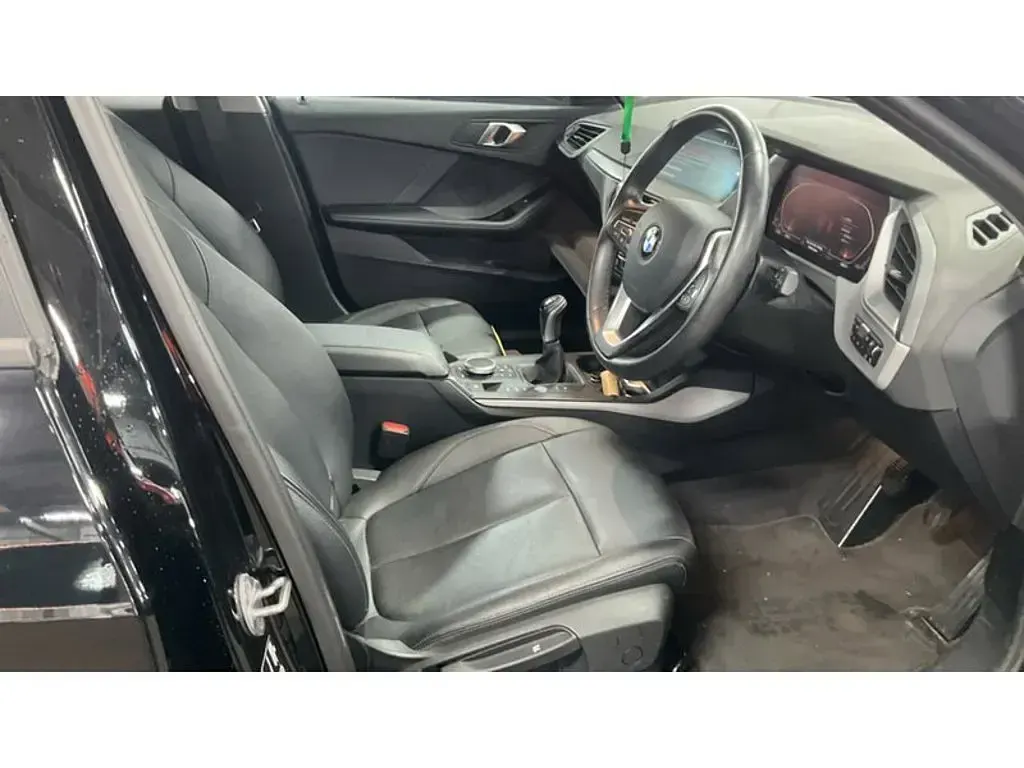 Used BMW 118 Comfort Edition 2022 Jet black Hatchback