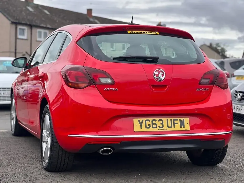 Used Vauxhall Astra SRi 163 HP (119 kW) 2013 Red Hatchback