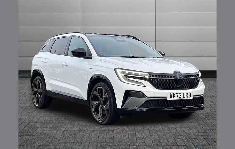 Used Renault Austral Iconic Esprit Alpine 196 HP (144 kW) 2023 White SUV