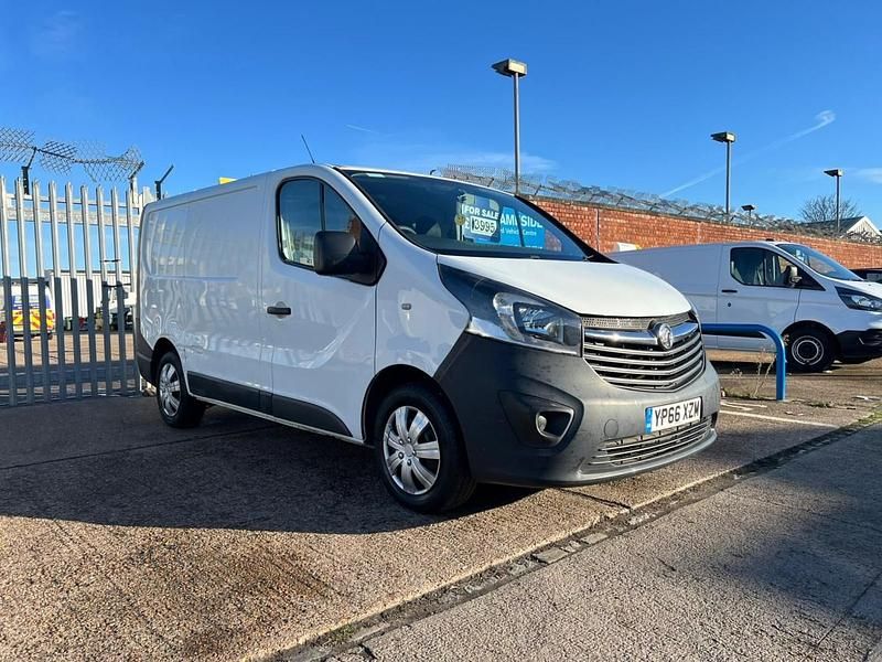 Used Vauxhall Vivaro 115 HP (84 kW) 2016 White MPV