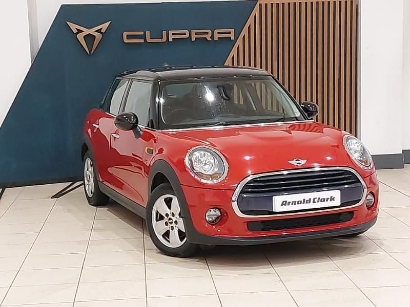 Used Mini Cooper D 116 HP (85 kW) 2017 Red Hatchback