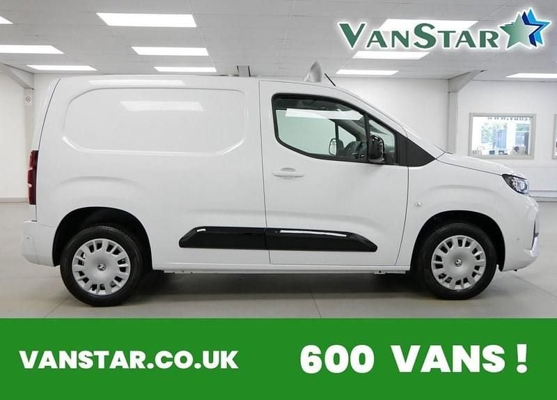 White Used 2024 Vauxhall Combo Edition MPV | £16,989 (A bit pricey) - Image 1/4