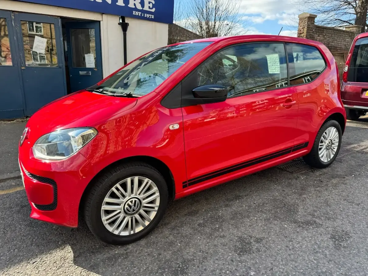 Begagnad VW up! 2016 Röd Halvkombi