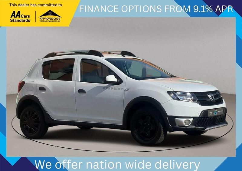 White Used 2015 Dacia Sandero Lauréate Hatchback | £2,495 (Super price) - Image 1/4