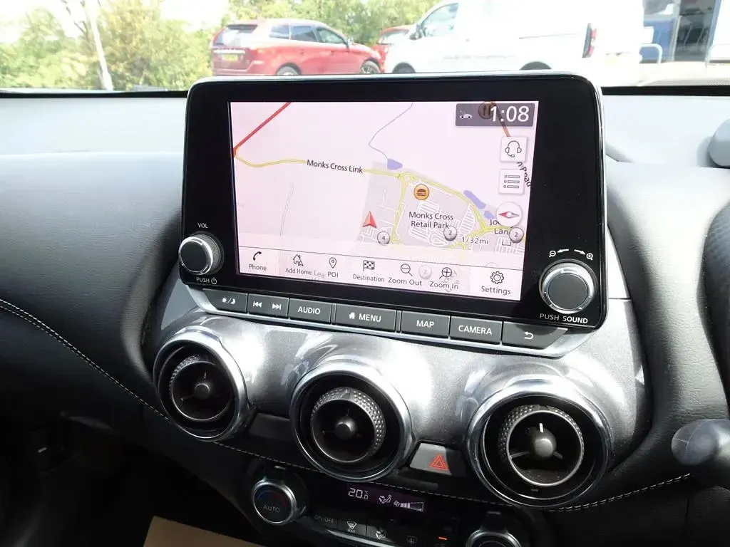 Used Nissan Juke N-Connecta 2023 Silver SUV