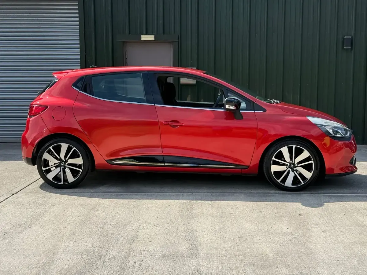 Used Renault Clio Dynamique 90 HP (66 kW) 2013 Red Hatchback