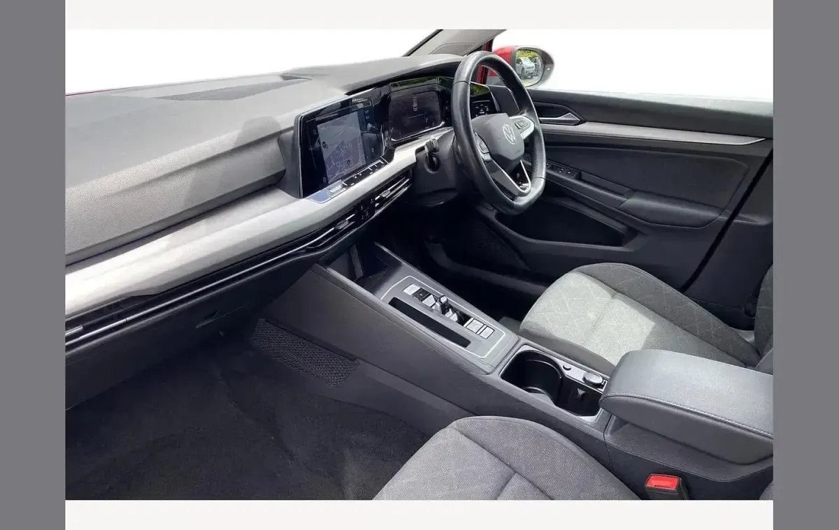 Used VW Golf VIII Life 150 HP (110 kW) 2024 Red Hatchback