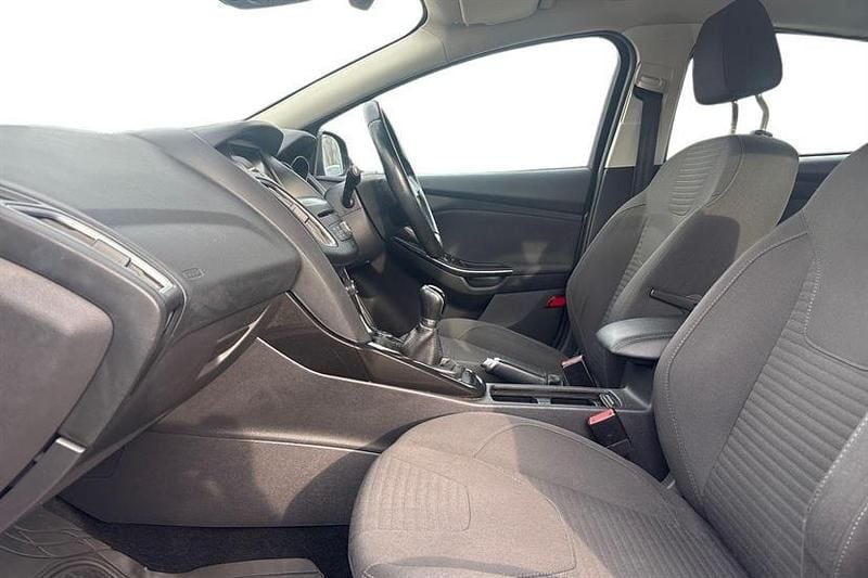 Used Ford Focus Titanium 100 HP (73 kW) 2015 Grey Hatchback