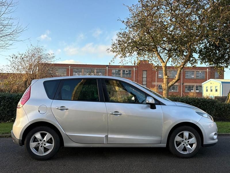 Used Renault Scénic III Dynamique 110 HP (80 kW) 2011 Silver MPV