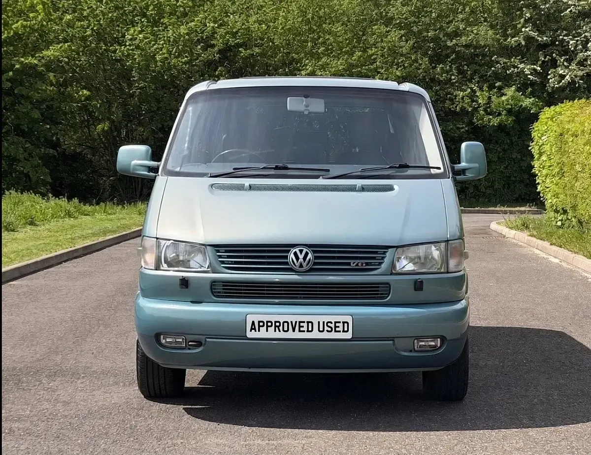 Used VW Caravelle 140 HP (102 kW) 2002 Green