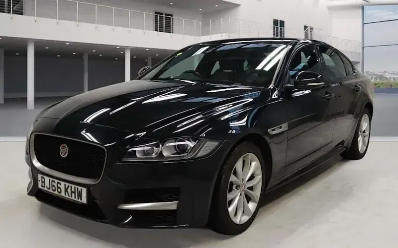 Usado Jaguar XF R-Sport 179 HP (131 kW) 2020 Sedan