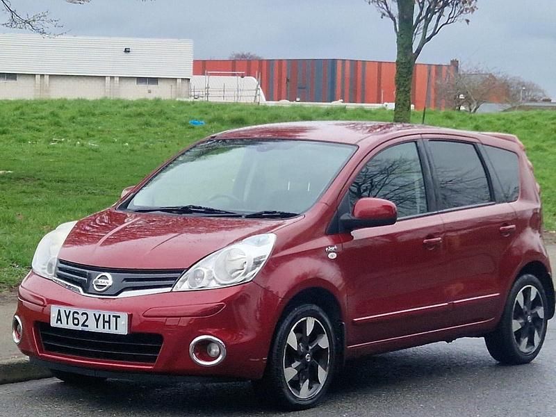 Begagnad Nissan Note N-TEC 2012 Röd Halvkombi