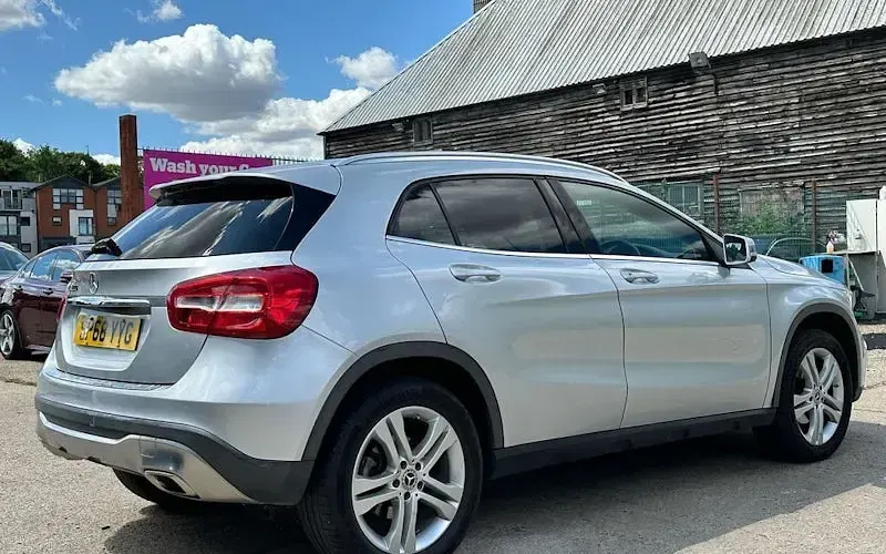 Usado Mercedes GLA200 156 HP (114 kW) 2019 SUV