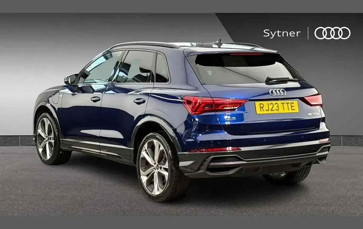 Second-hand Audi Q3 Black Edition 245 CP (180 kW) 2023 Albastru SUV