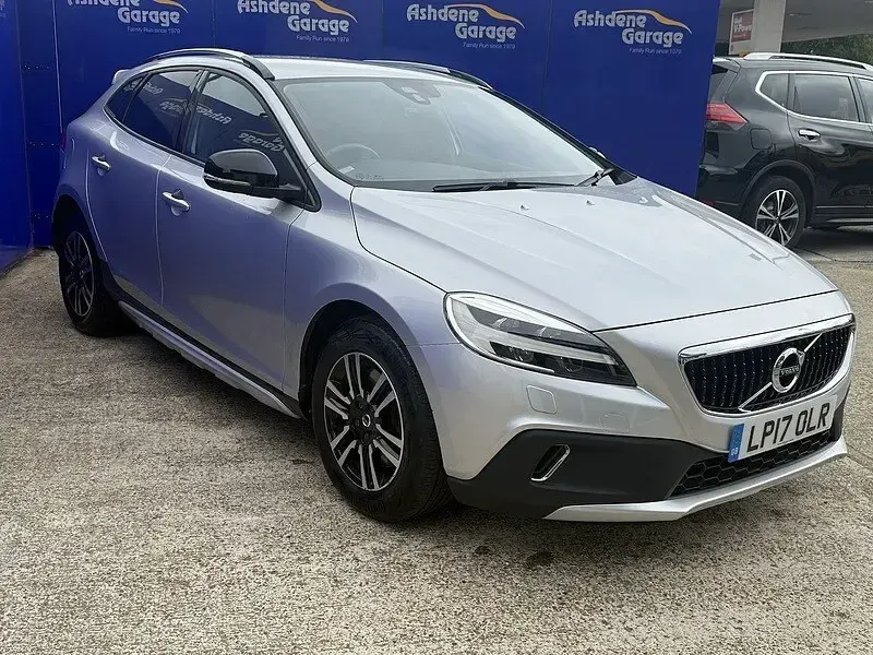 Used Volvo V40 Plus 152 HP (111 kW) 2017 Silver Hatchback
