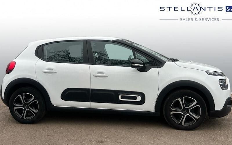 Used Citroën C3 PureTech 83 HP (61 kW) 2022 White Hatchback