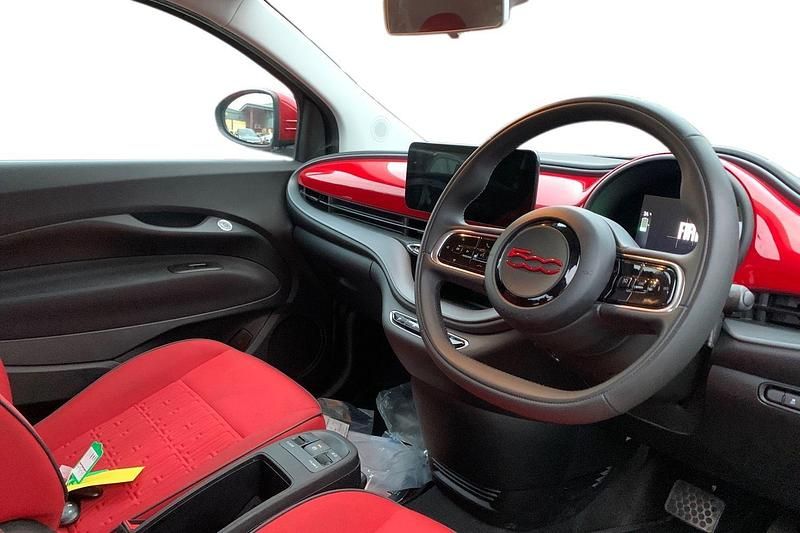 Used Fiat 500e Red 86 kW (118 HP) 2022 Black Hatchback