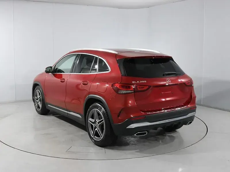 Used Mercedes GLA200 Executive 163 HP (119 kW) 2021 Red SUV
