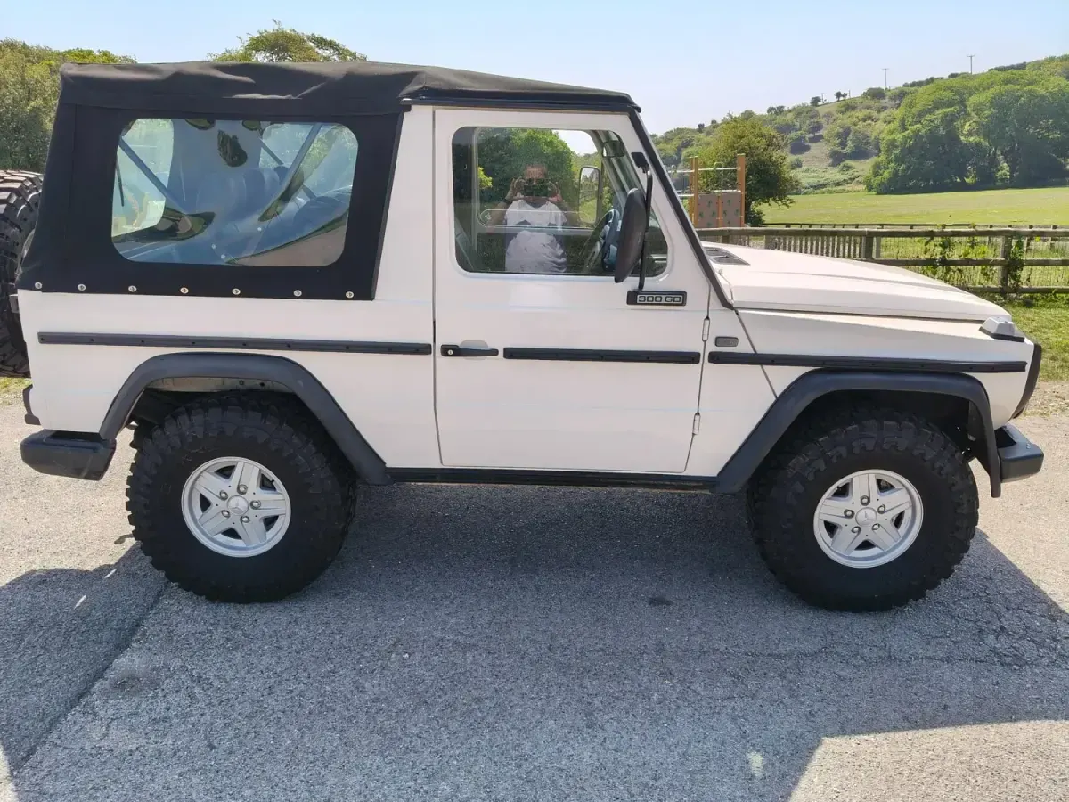 Used Mercedes G300 1985 White SUV
