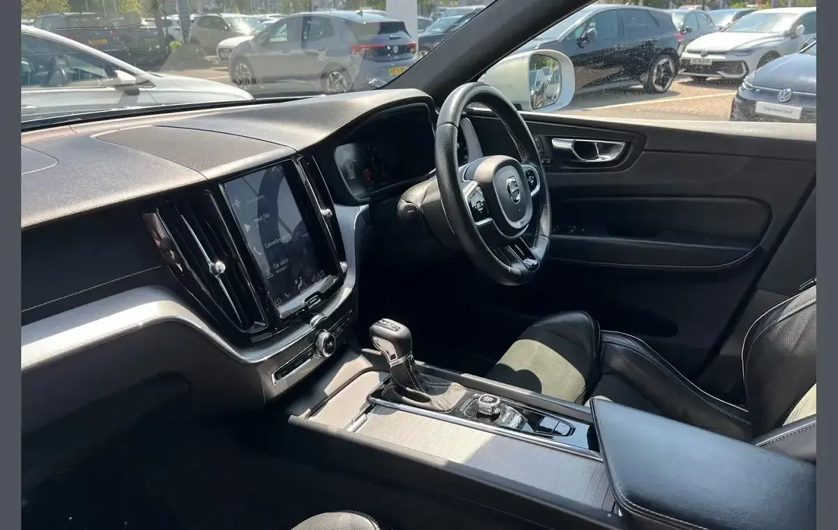 Used Volvo XC60 R-Design Pro 247 HP (181 kW) 2018 Grey SUV