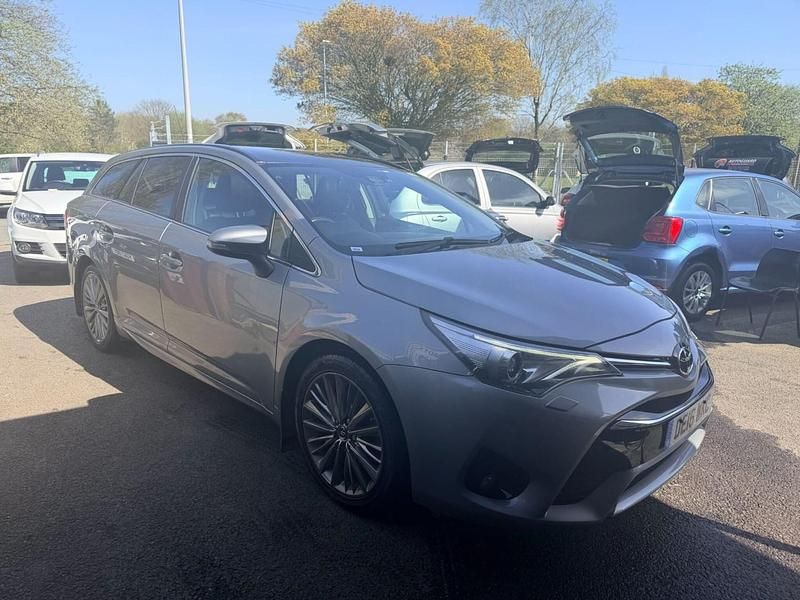 Used Toyota Avensis 143 HP (105 kW) 2016 Grey Estate