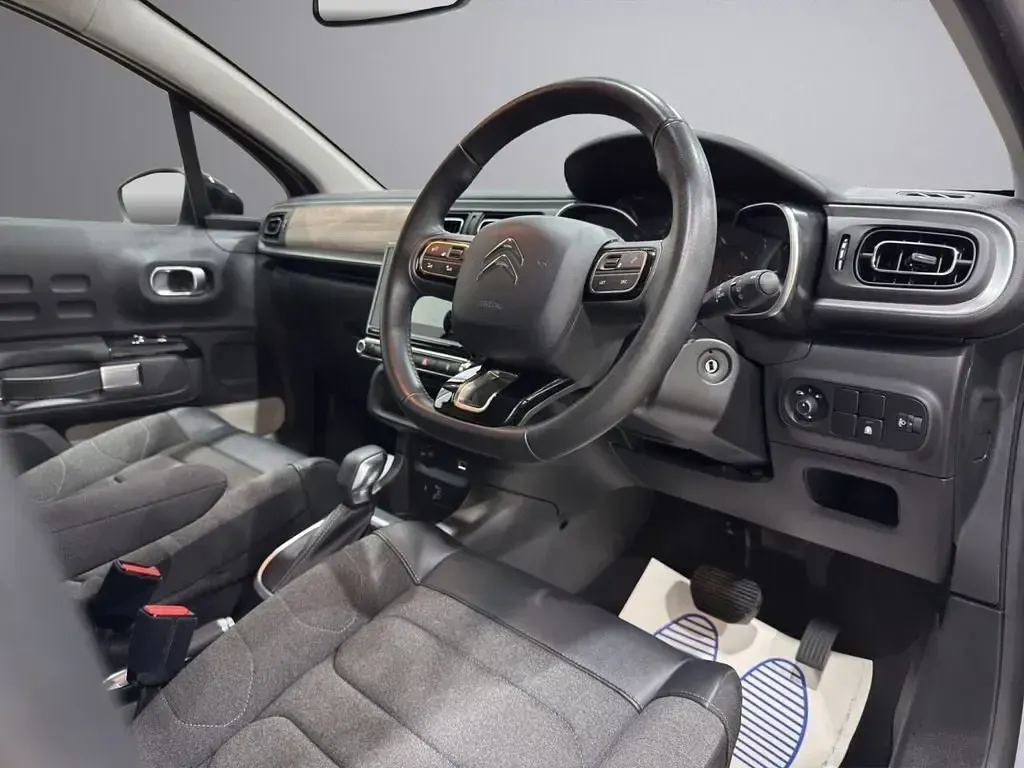 Begagnad Citroën C3 PureTech 110 HK (80 kW) 2023 Grå Halvkombi