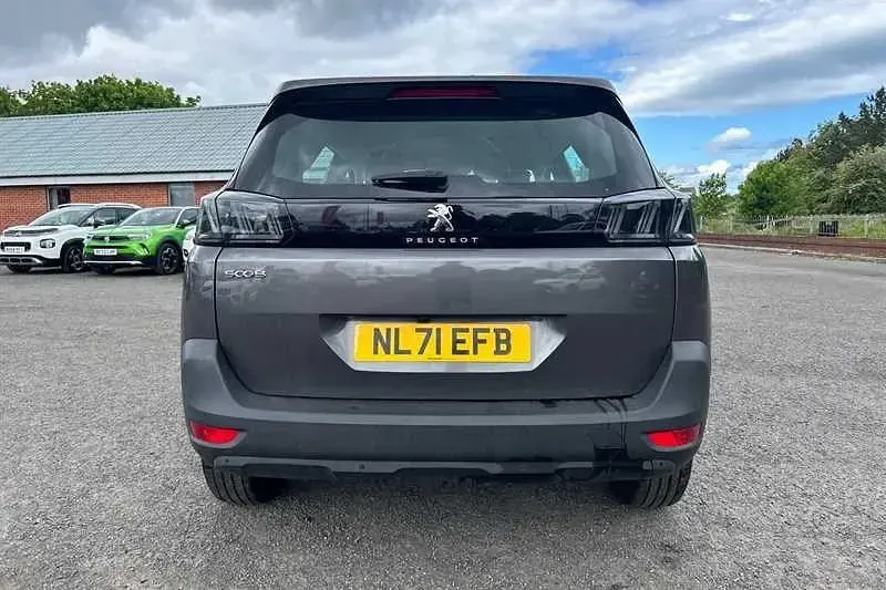 Second-hand Peugeot 5008 Active Premium 130 CP (95 kW) 2022 Gri SUV