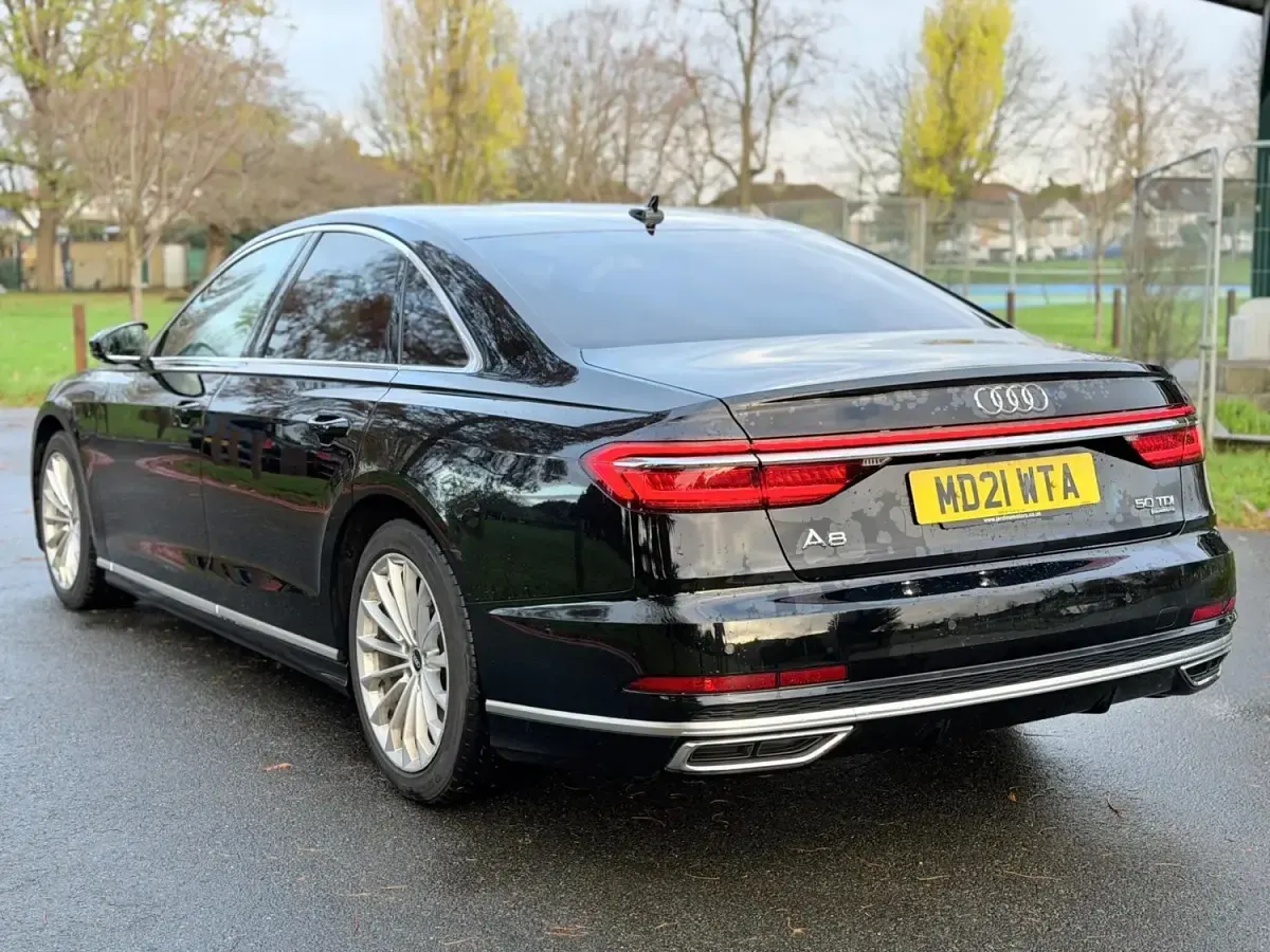 Begagnad Audi A8 S-Line 286 HK (210 kW) 2021 Svart Sedan