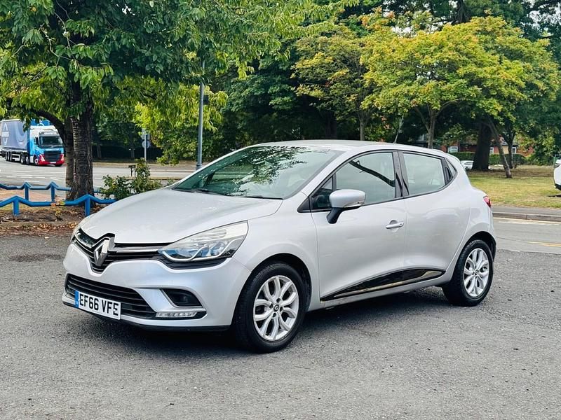 Used Renault Clio IV Dynamique 2016 Silver Hatchback