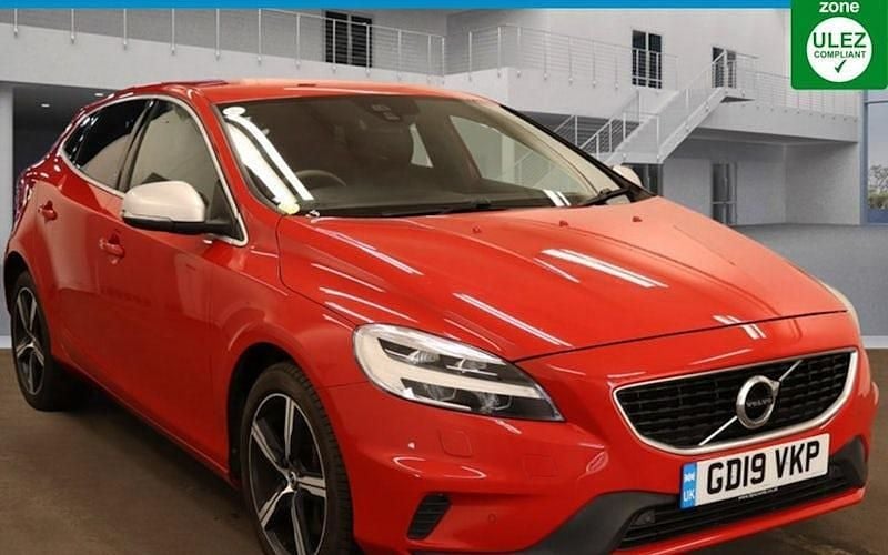 Used 2019 Volvo V40 R-Design Estate | £13,500 (Fair price) - Image 1/4