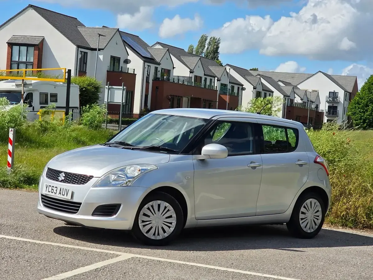 Used Suzuki Swift 94 HP (69 kW) 2013 Silver Hatchback