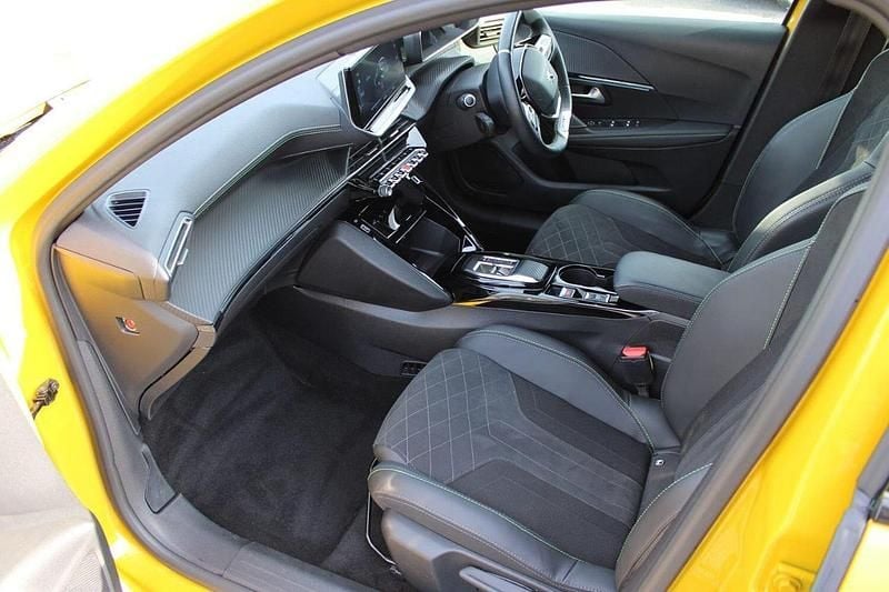 Used Peugeot e-208 Premium 98 kW (134 HP) 2022 Yellow Hatchback