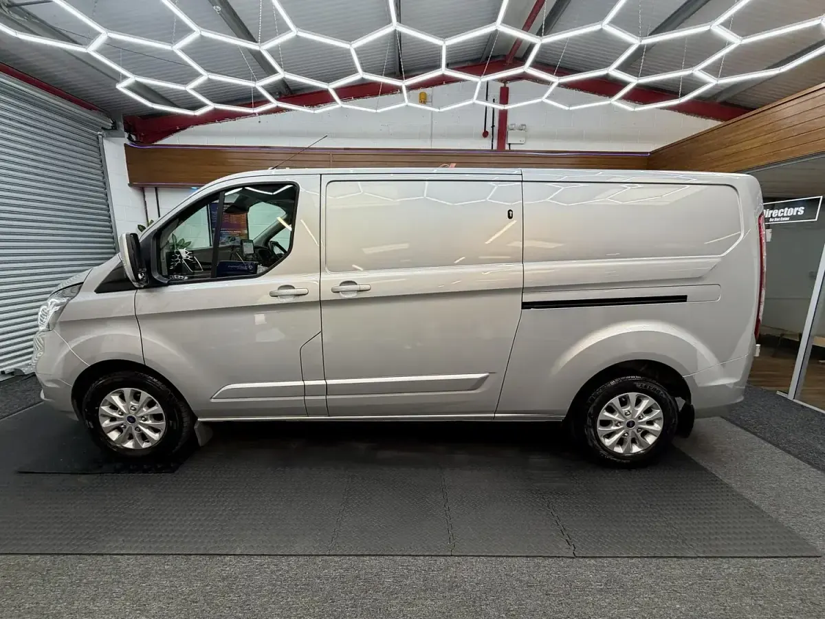 Used Ford Transit Custom Limited 130 HP (95 kW) 2022 Silver Van
