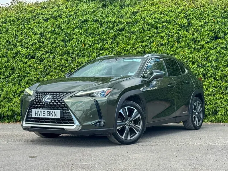 Usado Lexus UX 184 HP (135 kW) 2019 Verde SUV