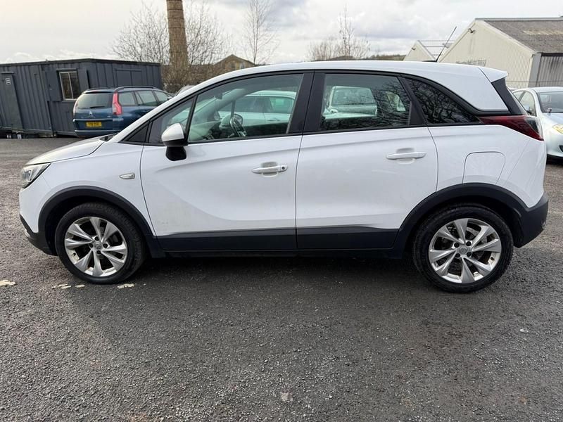 Used Vauxhall Crossland X 81 HP (59 kW) 2018 White SUV