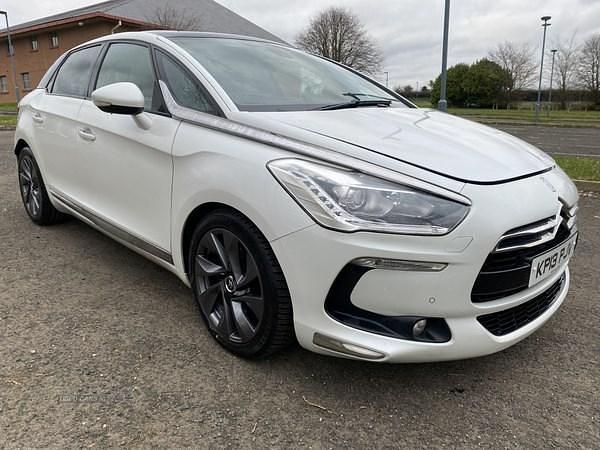 Used Citroën DS5 160 HP (117 kW) 2013 White Hatchback