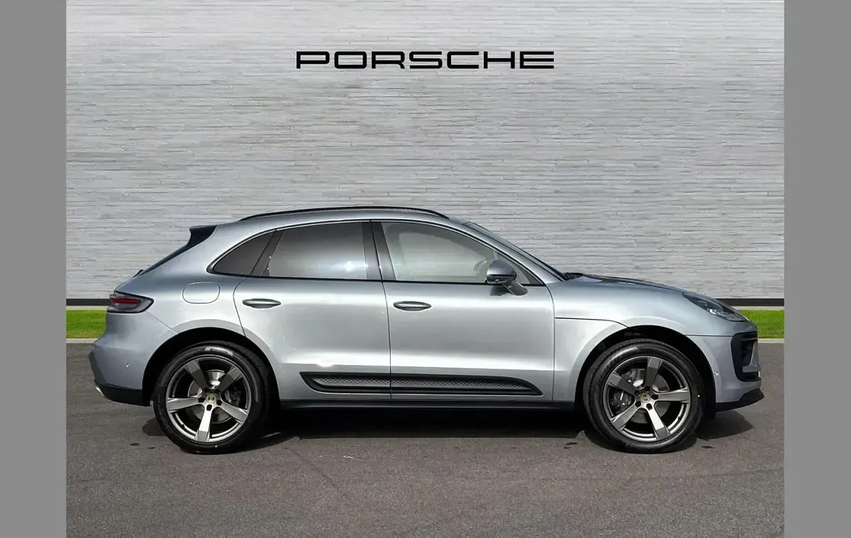 New Porsche Macan 261 HP (191 kW) 2026 Silver SUV