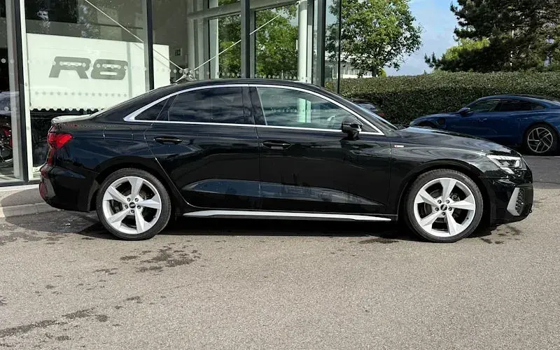 Używany Audi A3 S-Line 150 KM (110 kW) 2024 Sedan/Limuzyna
