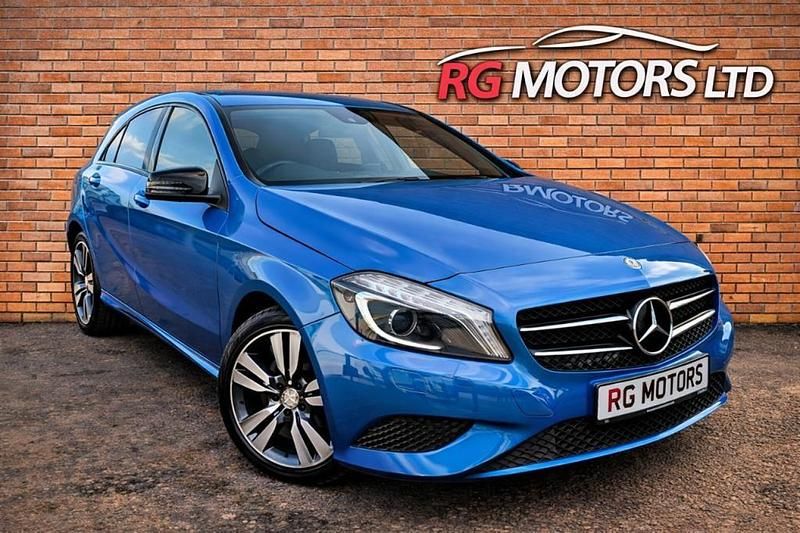 Used Mercedes A180 118 HP (86 kW) 2014 Blue Hatchback
