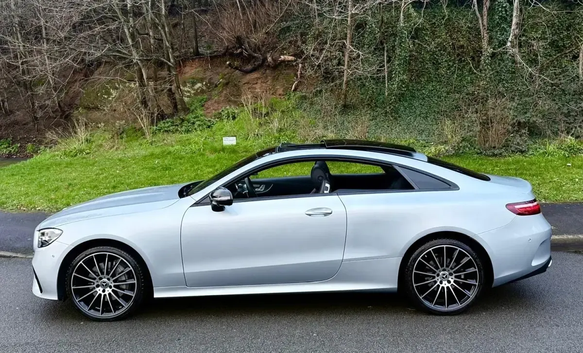 Second-hand Mercedes E300 AMG line 2022 Argintiu Coupe