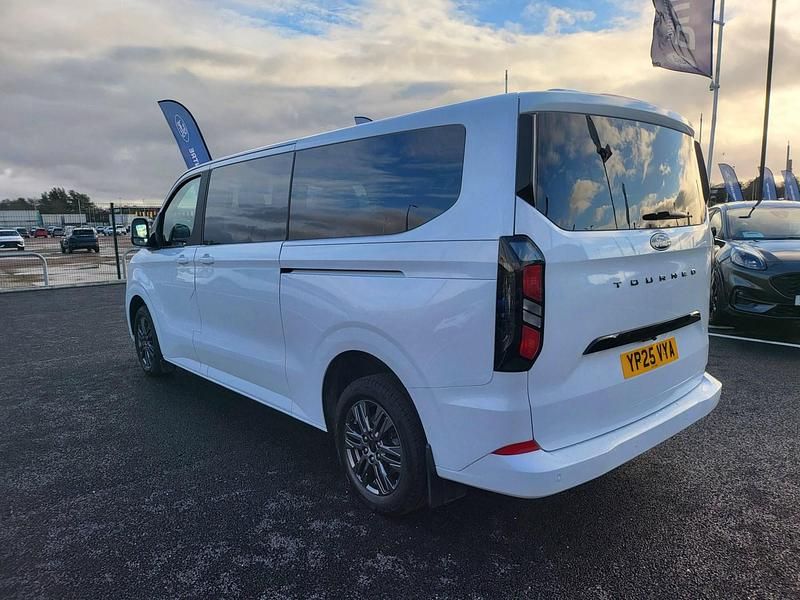 Used Ford Tourneo Titanium 136 HP (100 kW) 2025 White MPV