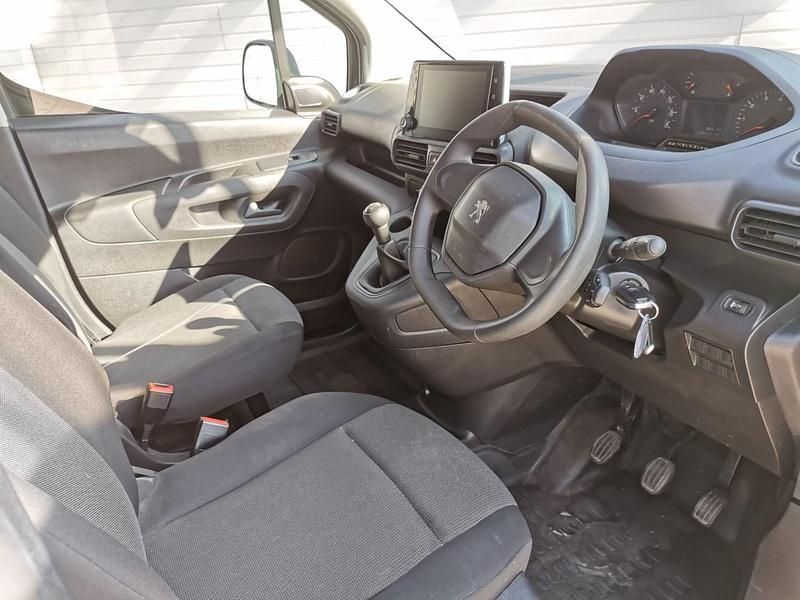 Used Peugeot Partner 2020 White MPV