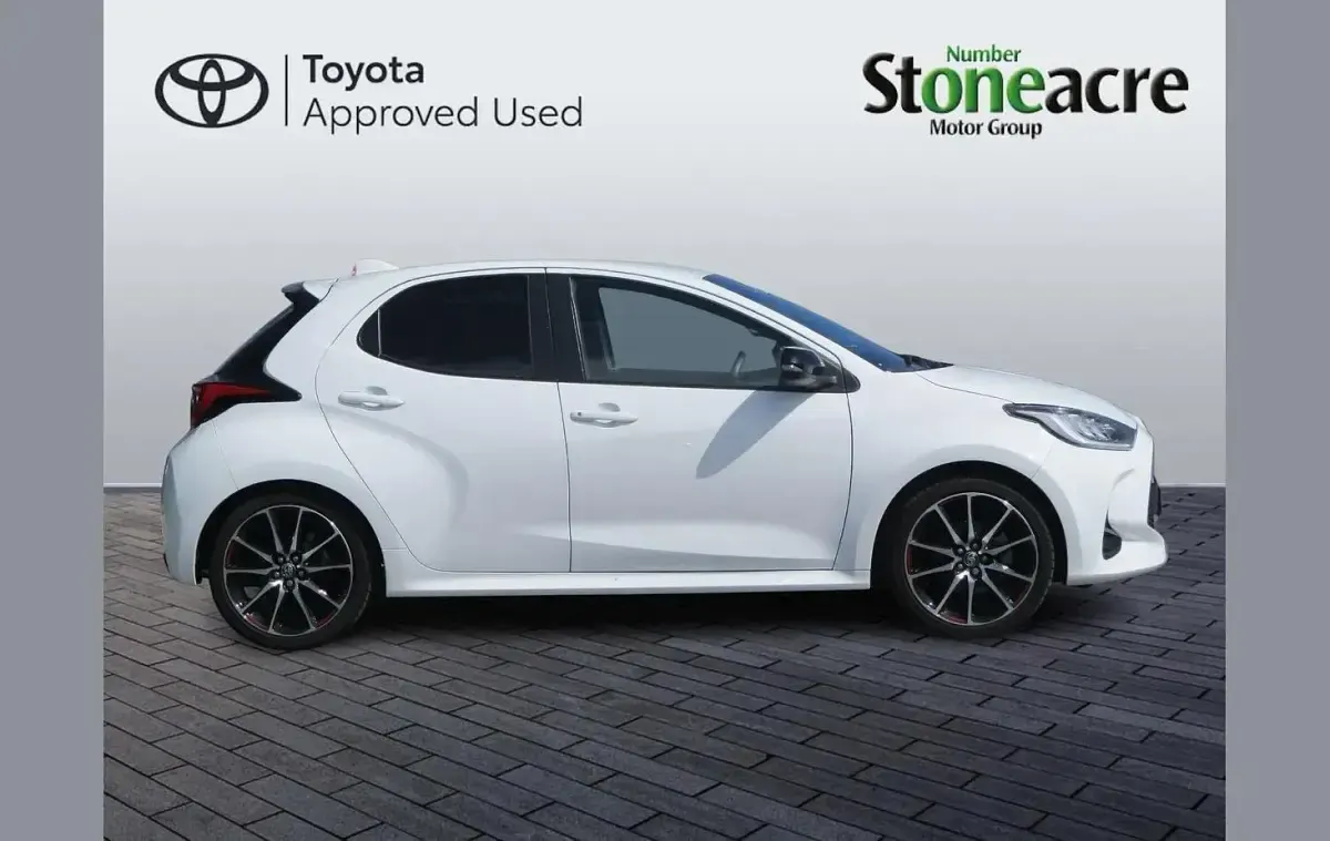 Used Toyota Yaris Hybrid Sport 113 HP (83 kW) 2023 White Hatchback