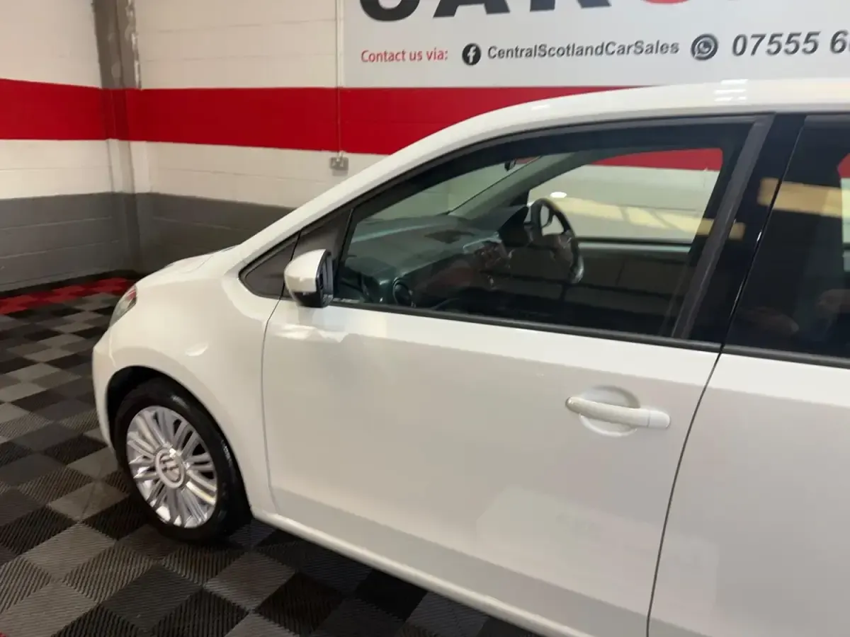 Używany VW up! move up! 60 KM (44 kW) 2019 Biały Hatchback