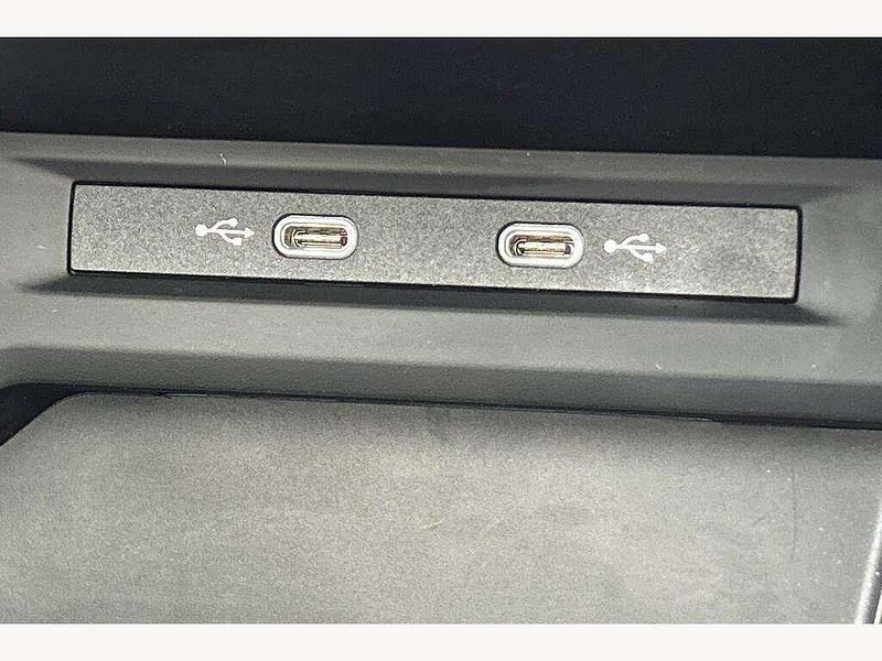 Used VW Touran Match 150 HP (110 kW) 2024 White MPV