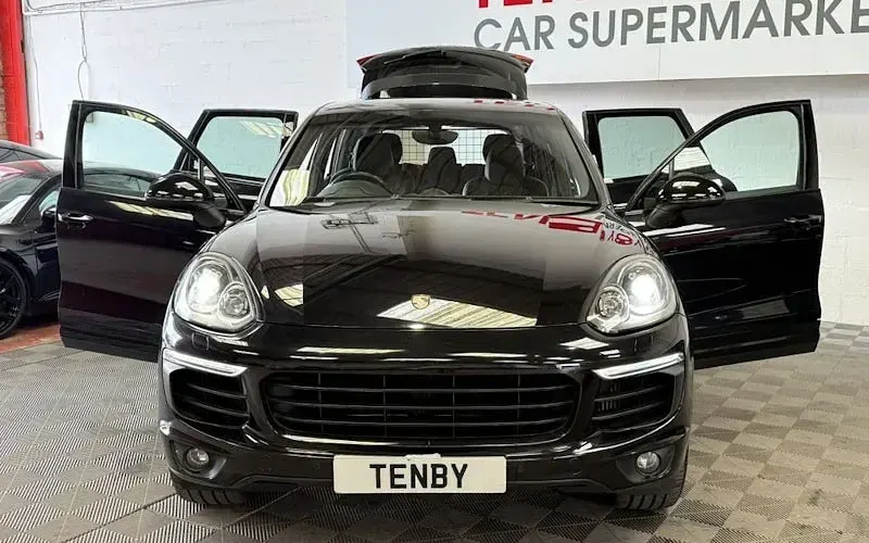 Used Porsche Cayenne Platinum Edition 262 HP (192 kW) 2017 Black SUV