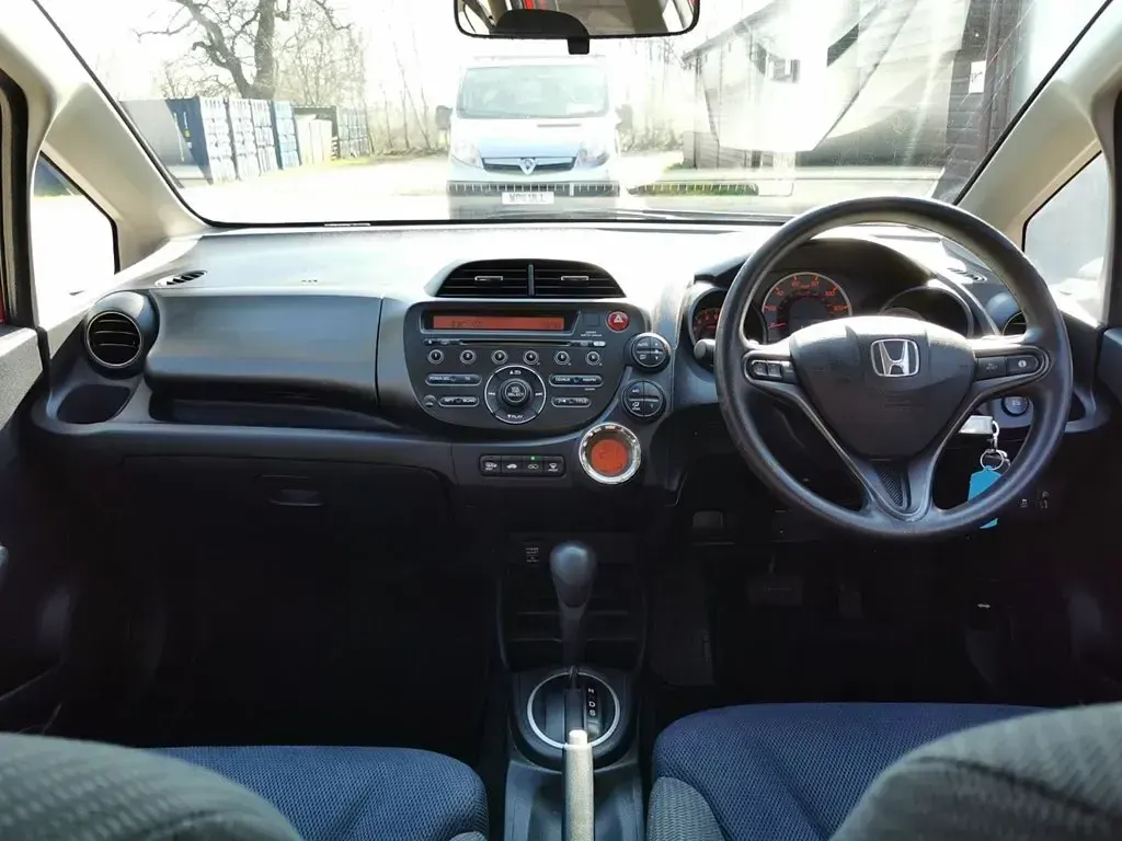 Begagnad Honda Jazz ES 99 HK (72 kW) 2013 Röd Halvkombi