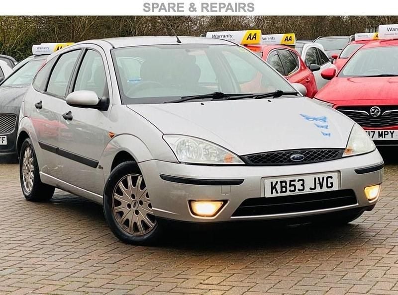 Silver Used 2004 Ford Focus Zetec Hatchback | £850 (Fair price) - Image 1/4